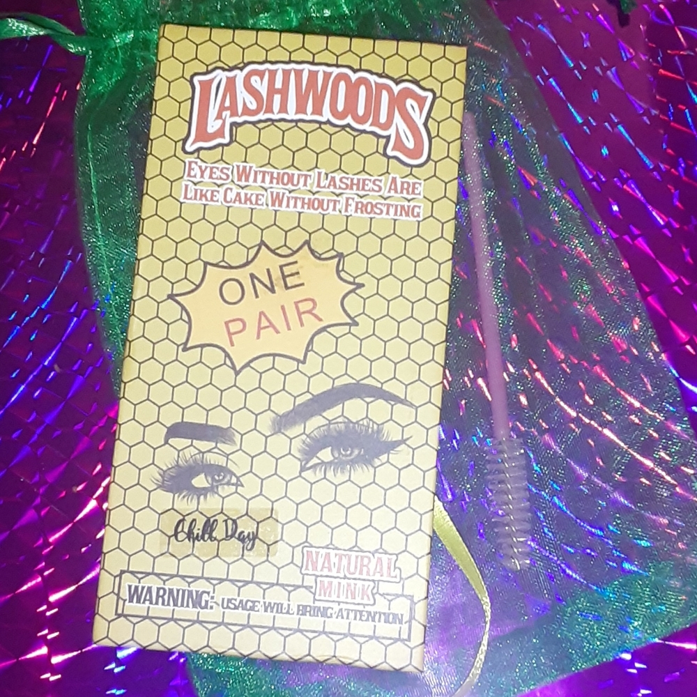 Beauty Bee's lashes